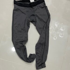 Nike Pro Charcoal Leggings 3/4 size medium